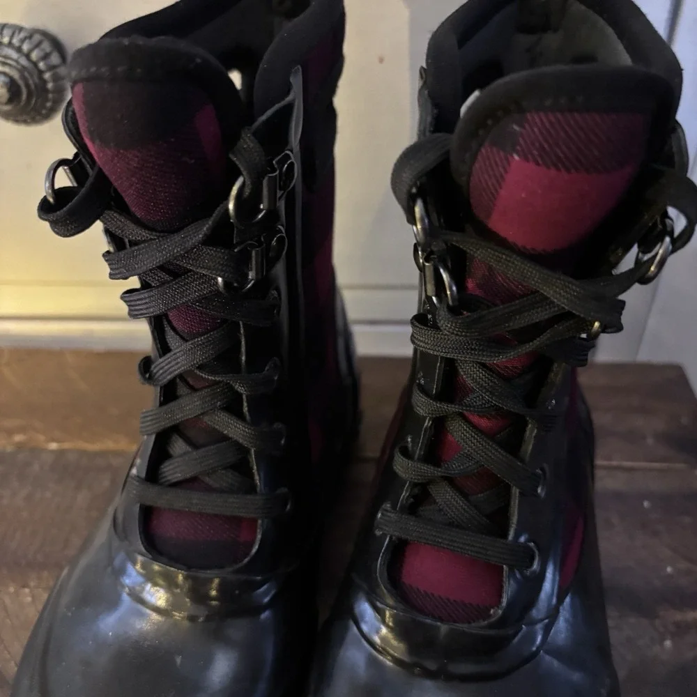 Bogs Sidney Youth 10 Red Black Plaid Lace Up Waterproof Neoprene‎ Rain Boots